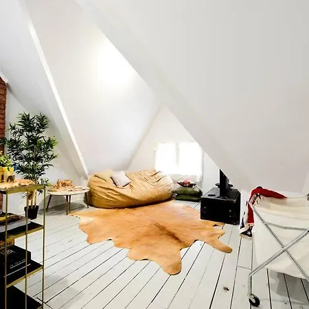 Detroit 5-Bedroom, Near Museums & Ping Pong